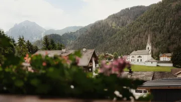 Villa Melitta, your holiday flat in the heart of San Vigilio di Marebbe and stone's throw from Plan de Corones